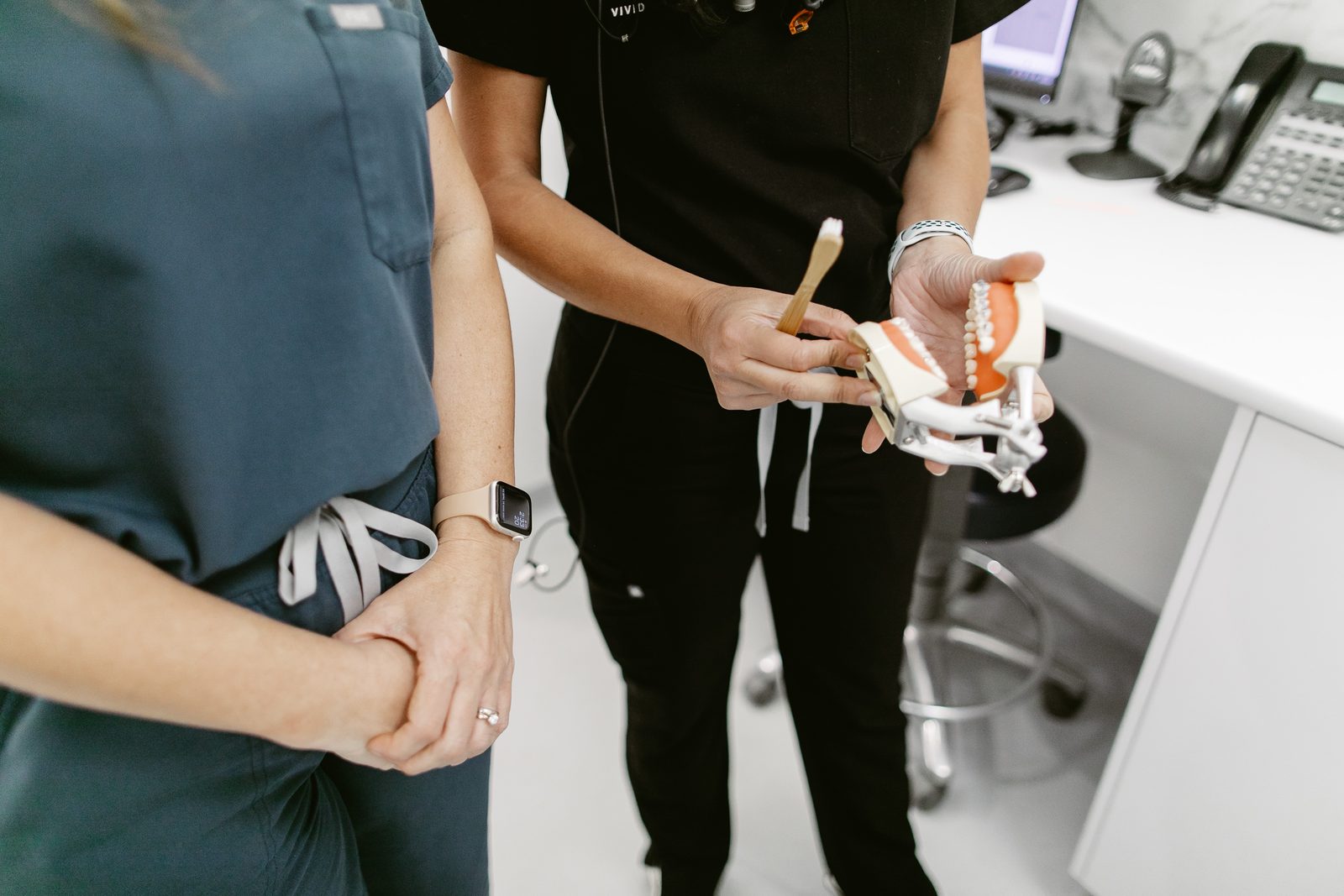 Explaining treatment with a dental model